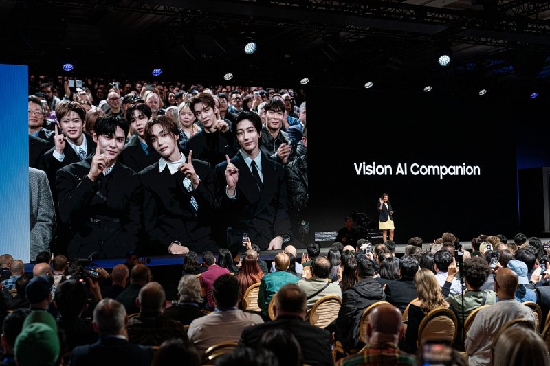 K팝 아티스트 라이즈(RIIZE)가 삼성전자 '더 퍼스트룩' 프레스 콘퍼런스에 참석해 삼성전자의 비전과 신제품을 직접 경험했다. (사진제공 = 삼성전자)