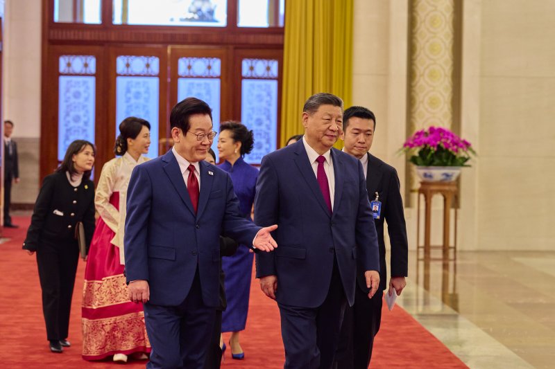 이재명 대통령과 시진핑 중국 국가주석이 5일 베이징 인민대회당에서 열린 이 대통령 공식환영식에서 의장대를 사열하고 있다. (공동취재) 2026.1.5/뉴스1 ⓒ News1 허경 기자