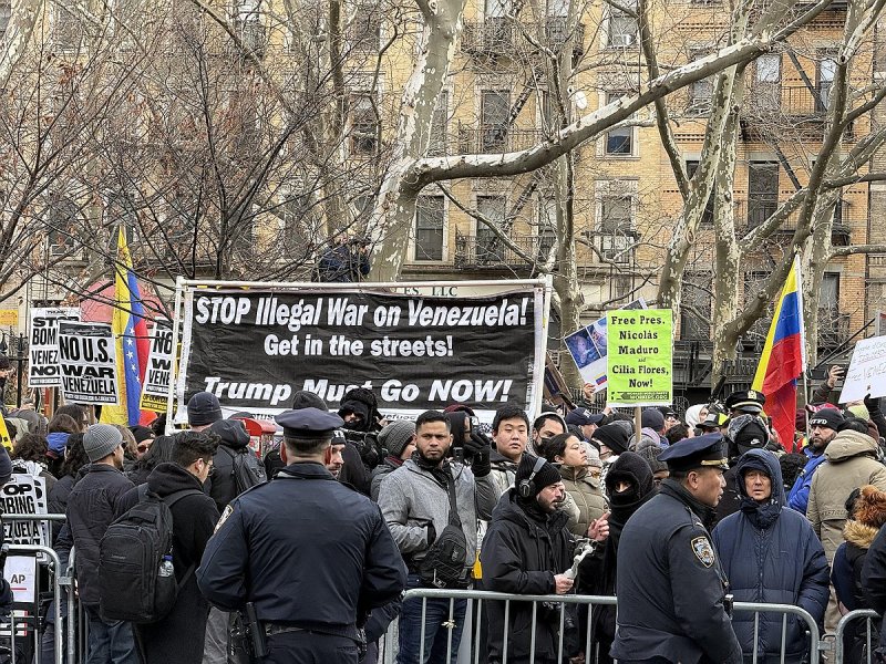 마두로 출석 법원 앞 체포 시위대 (출처=연합뉴스)