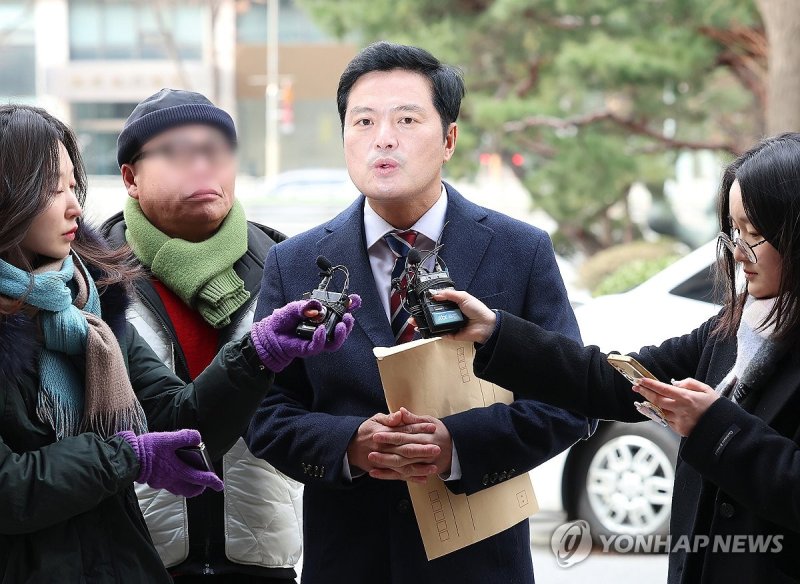 질문에 답변하는 김태우 전 강서구청장 (출처=연합뉴스)