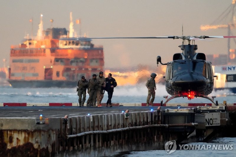 법원 출석 후 헬기로 이동하는 마두로 (출처=연합뉴스)