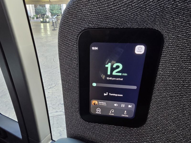 아마존의 로보택시 '죽스(ZOOX)'의 내부 모습. 탑승 하면 도착지까지 걸리는 시간을 알려준다. 사진=김학재기자