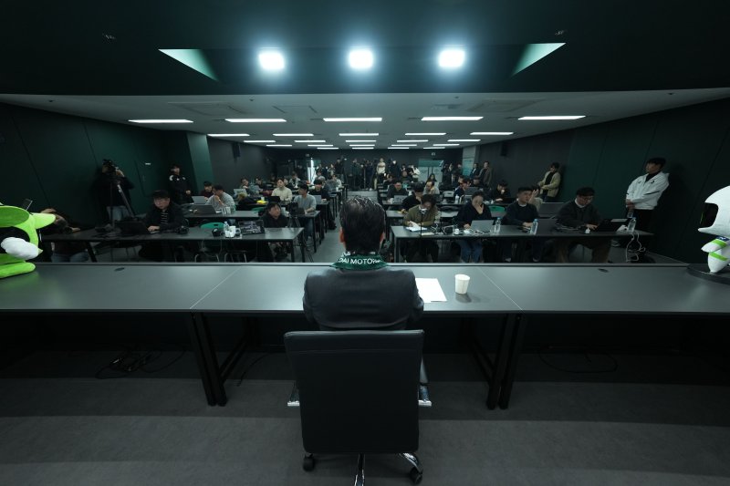 [서울=뉴시스] 프로축구 K리그1 전북 현대에 부임한 정정용 감독의 취임 기자회견. (사진=전북 현대 제공)