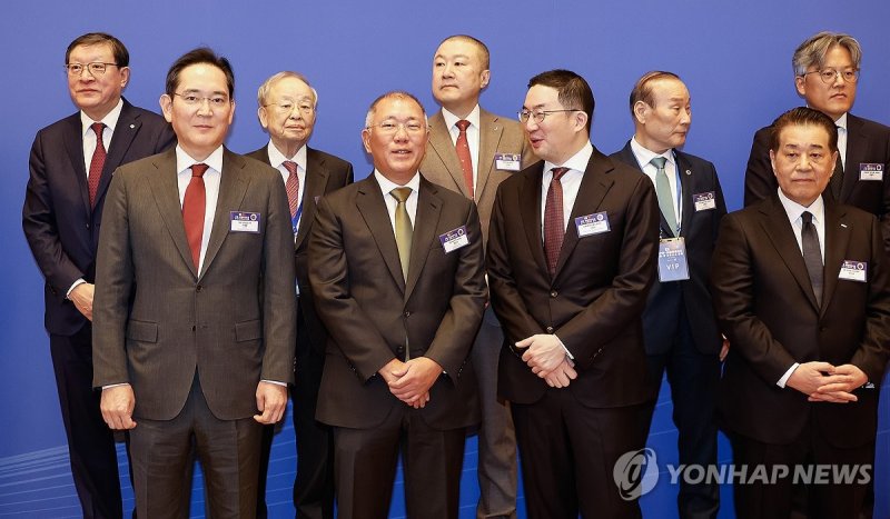 한·중 비즈니스 포럼 참석한 국내 기업 회장들 (출처=연합뉴스)