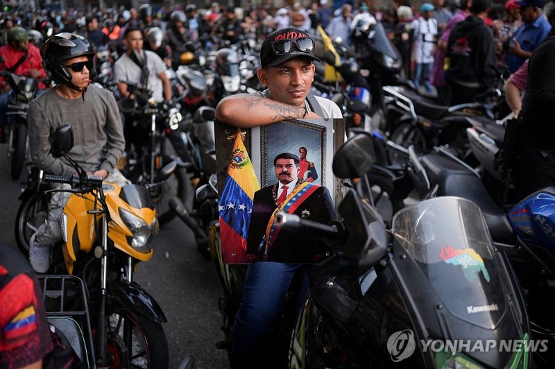 베네수 여론통제 강화…언론인 구금·거리엔 마두로 지지 민병대 (출처=연합뉴스)
