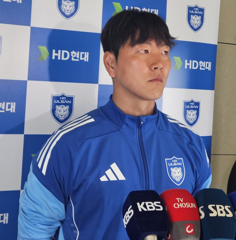 울산 HD 김영권이 동계훈련 출국 전 인터뷰를 하고 있다. /뉴스1 ⓒ 뉴스1 김도용 기자