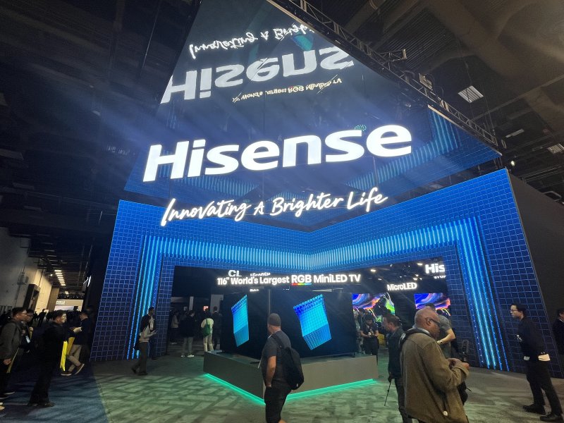 [라스베이거스=뉴시스]이현주 기자 = 6일(현지시간) CES 2026이 개막한 미국 라스베이거스 컨벤션센터 센트럴홀에 마련된 하이센스 전시관. lovelypsyche@newsis.com