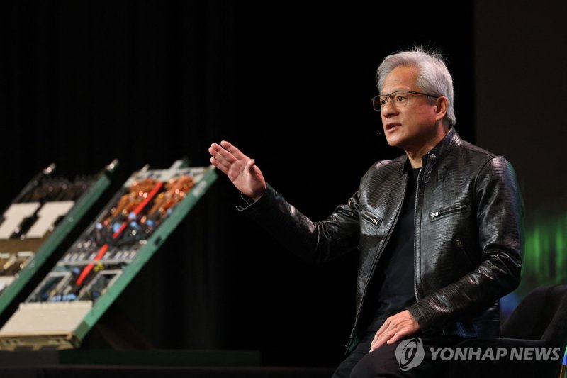 기자회견 발언하는 젠슨 황 엔비디아 CEO (출처=연합뉴스)