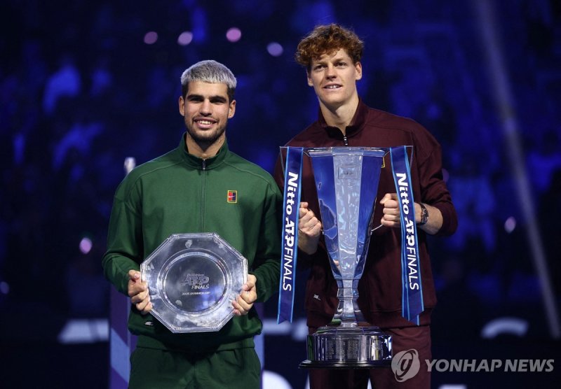 알카라스(왼쪽)와 신네르 (출처=연합뉴스)