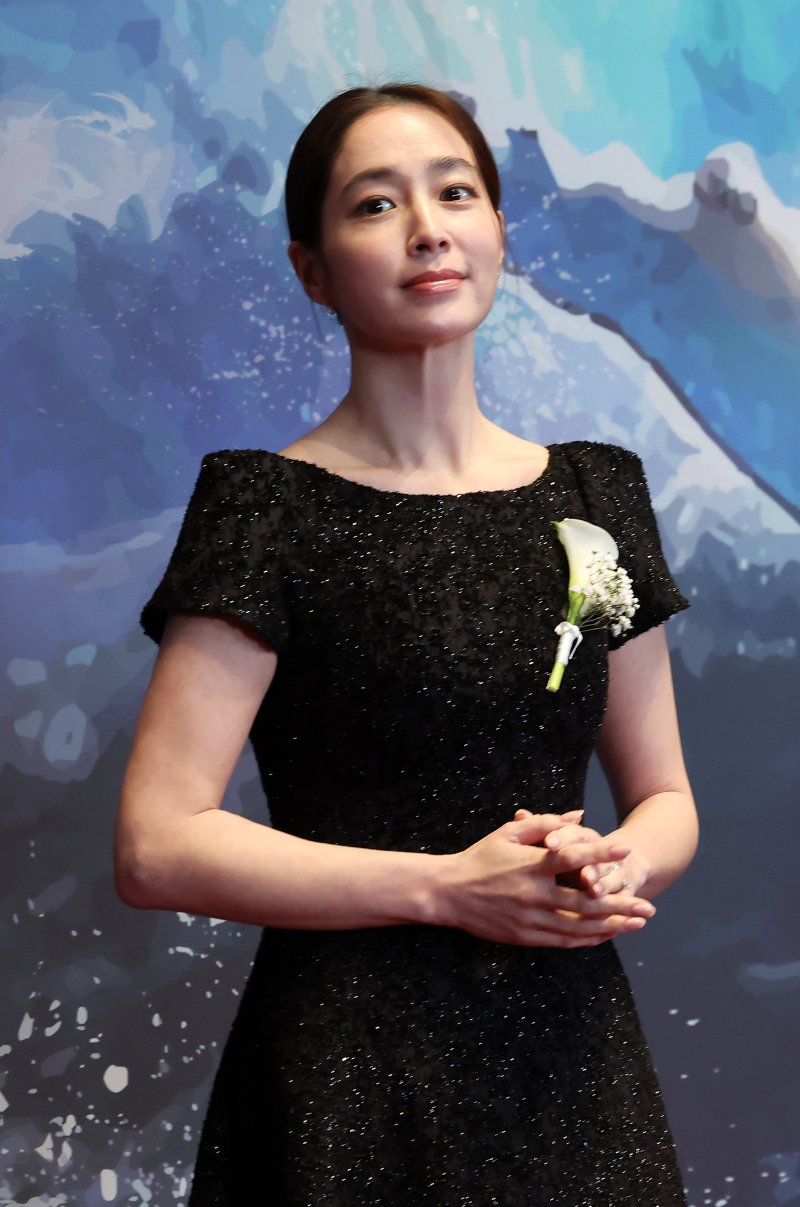 '하트포즈 거절' 이민정, 안성기 추모했다