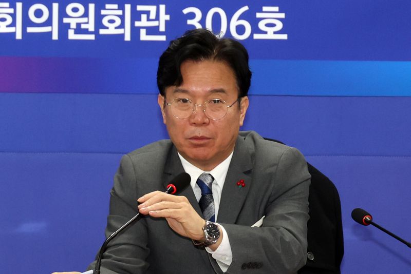 2026년 경제성장전략 당정협의가 7일 서울 여의도 국회에서 열려 김영훈 노동부 장관이 발언을 하고 있다. 사진=서동일 기자