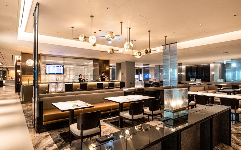 [서울=뉴시스] 대한항공이 아시아나항공의 인천국제공항 제2여객터미널(T2) 이전을 앞두고 고객들의 라운지 이용 편의성을 높이기 위해 IT 및 빅데이터를 활용한 서비스 제고에 나선다. 사진은 인천국제공항 제2여객터미널 대한항공 프레스티지 동편(우측) 라운지의 모습.(사진=대한항공 제공). 2025.01.07. photo@newsis.com *재판매 및 DB 금지