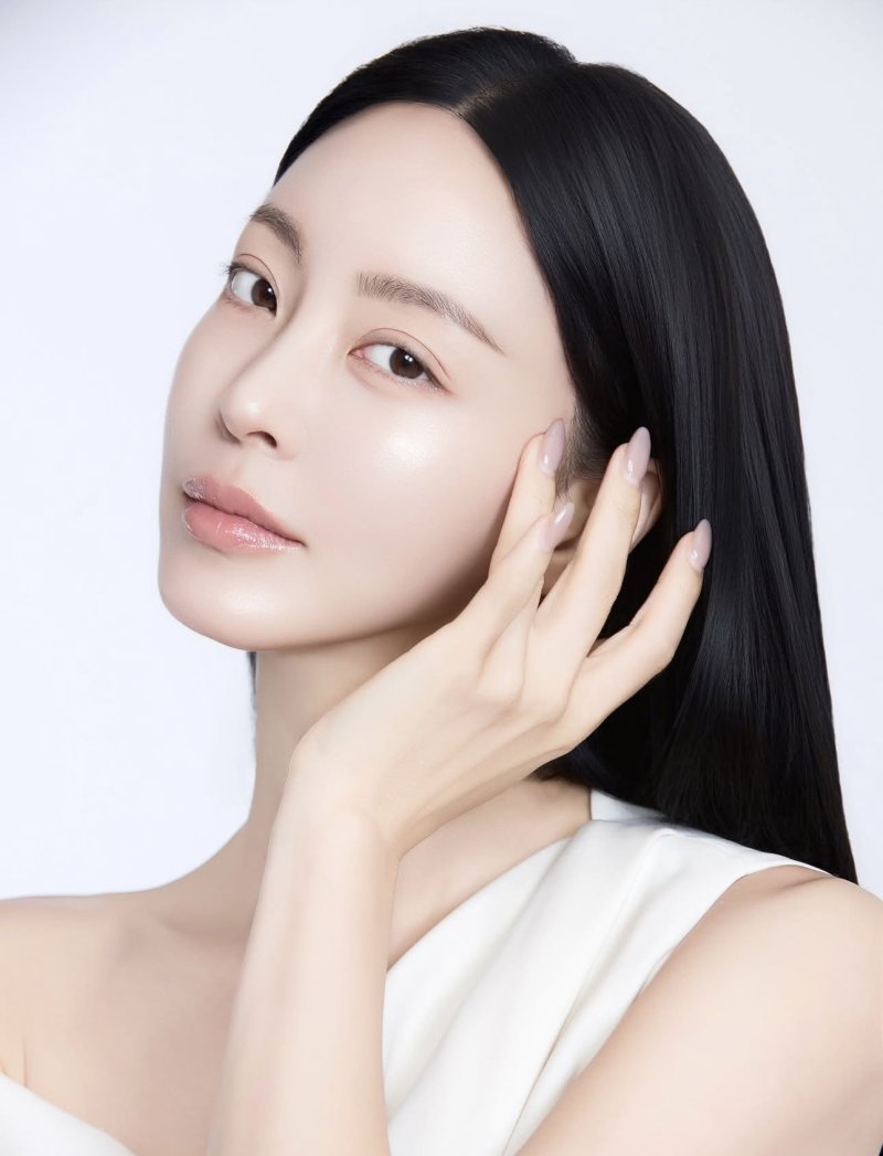 '10살 연하♥' 한예슬 화장기 없는 모습에 깜짝…미모 과시