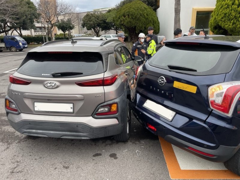 제주시 조천읍 도서관 급발진 주장 사고 (출처=연합뉴스)