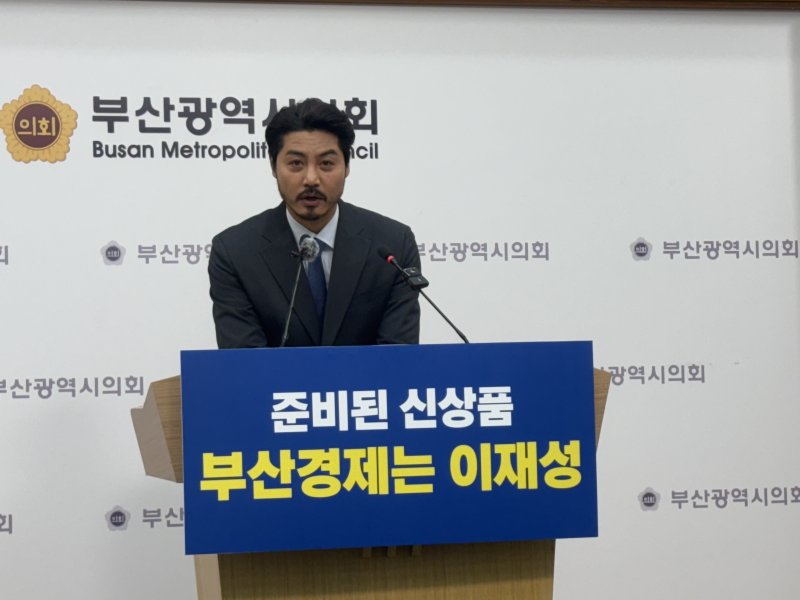 이재성 출마예정자의 후원회장으로 내정된 이관훈 배우가 지지발언을 하고 있는 모습 2026.1.7/뉴스1 ⓒ News1 홍윤 기자