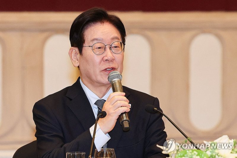 이재명 대통령, 순방 기자단 오찬 간담회 발언 (출처=연합뉴스)