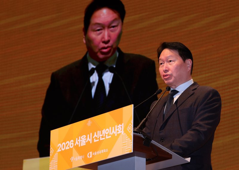 [서울=뉴시스] 이영환 기자 = 최태원 서울상공회의소 회장이 7일 오전 서울 중구 대한상공회의소에서 열린 2026 서울시 신년인사회에 참석해 신년사를 하고 있다. 2026.01.07. 20hwan@newsis.com