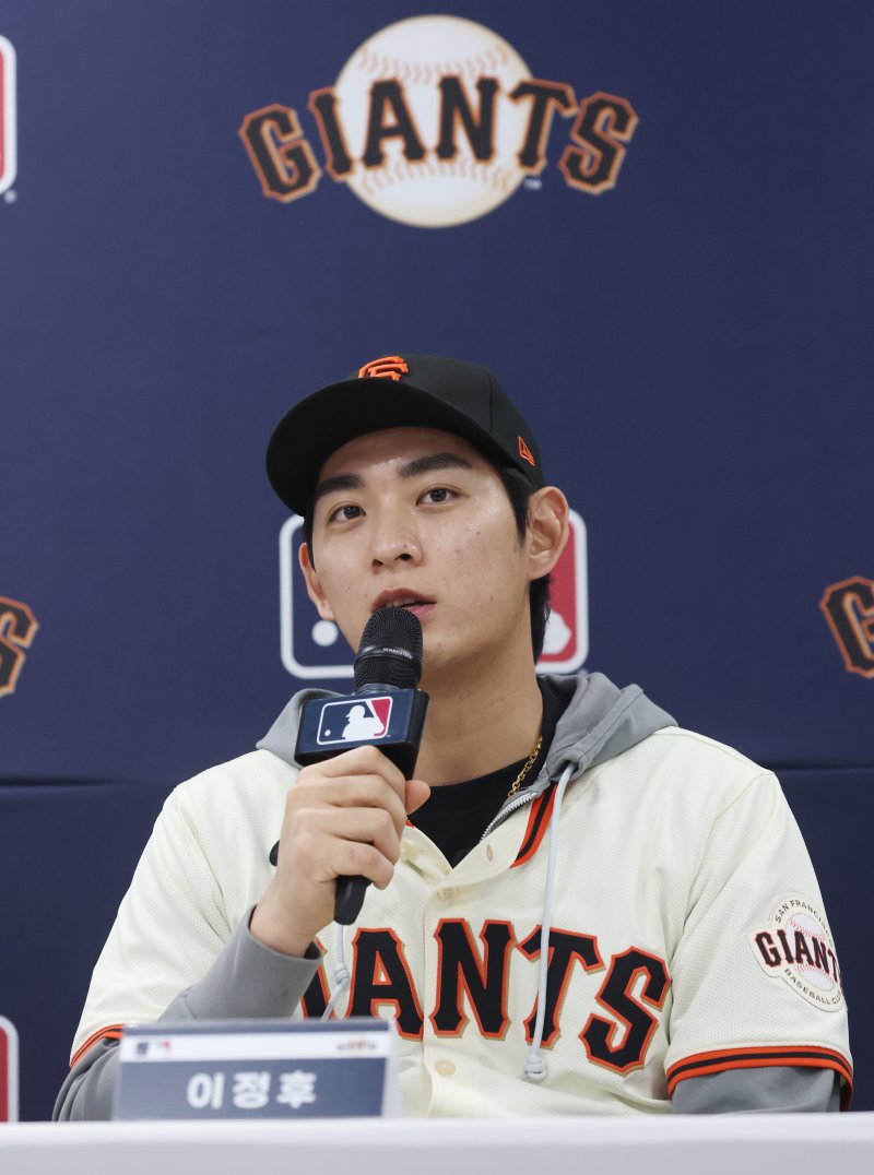 미국 프로야구 메이저리그(MLB) 샌프란시스코 자이언츠 이정후가 7일 경기 이천시 LG 챔피언스파크에서 기자회견을 하고 있다. 2026.1.7/뉴스1 ⓒ News1 김영운 기자
