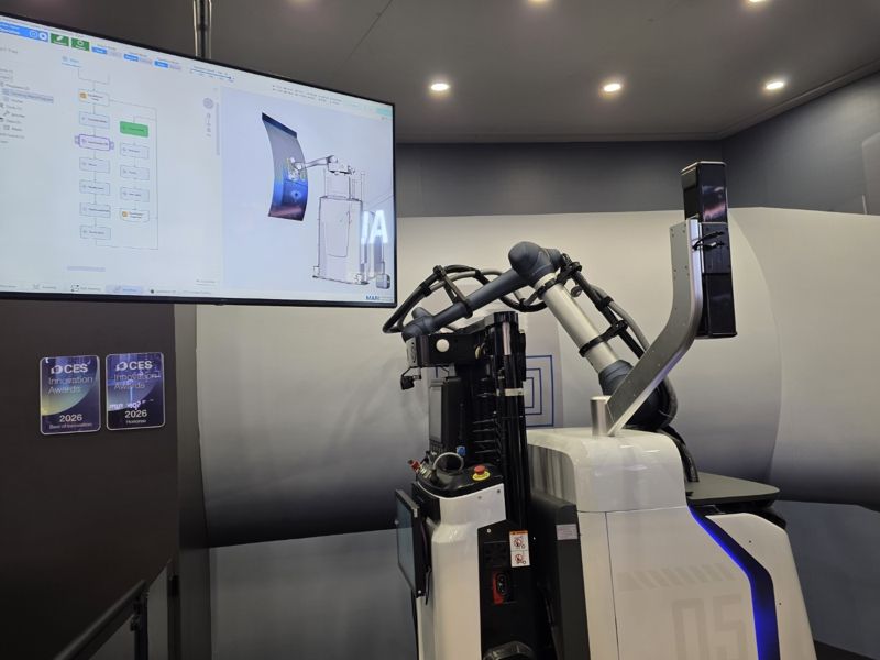 두산로보틱스의 ‘스캔앤고’가 6일(현지시간) 미국 라스베이거스 컨벤션센터(LVCC)에서 시연하고 있다. 사진=김학재 기자