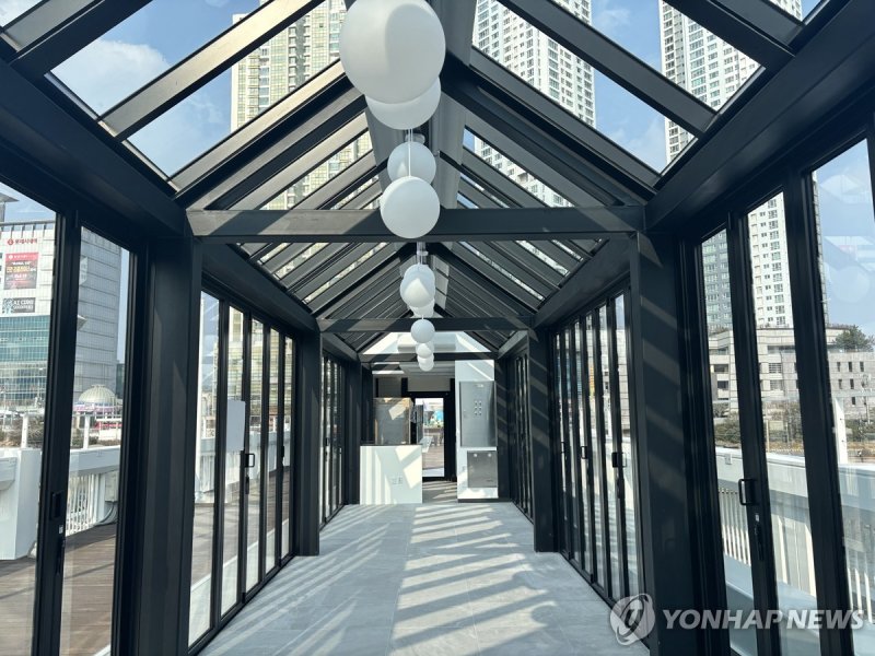 태화강 울산교 상부에 조성된 세계음식문화관 (출처=연합뉴스)