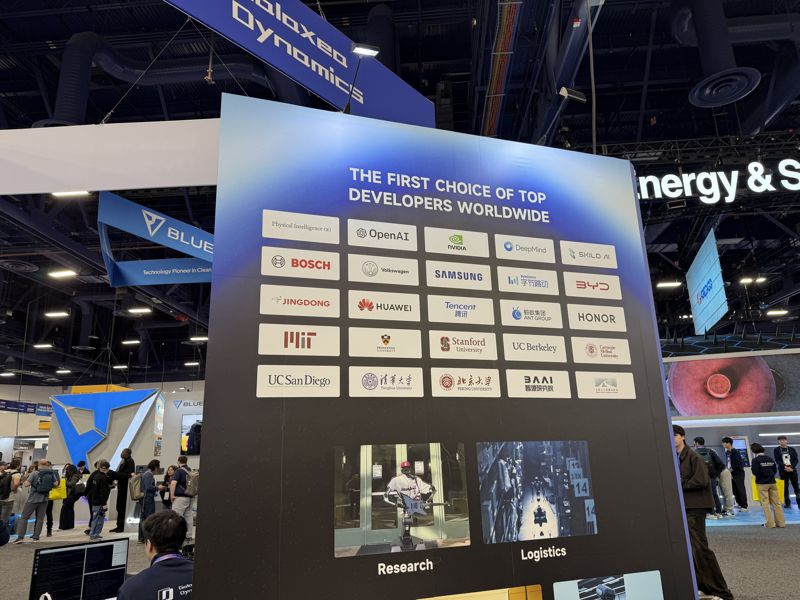 6일(현지시간) 미국 라스베이거스 컨벤션센터(LVCC) 노스(북쪽) 홀에 위치한 로봇 기업 갤럭시아 다이내믹스 부스 벽면에 유수의 글로벌 기업들의 로고가 나란히 걸려있다. 사진=임수빈 기자