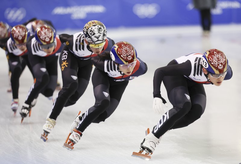 10일 밤 9시 경 쇼트트랙 혼성계주에서 첫 금메달에 도전하는 대한민국 대표팀.연합뉴스