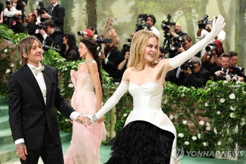 2024년 뉴욕 '메트로폴리탄 미술관 의상연구소 갈라'(Met Gala·멧 갈라)에 참석한 니콜 키드먼과 키스 어번 (출처=연합뉴스)