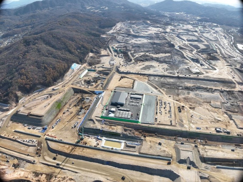 [용인=뉴시스]원삼면에 조성 중인 '용인 반도체클러스터 일반산업단지' 공사현장(사진=용인시 제공) 2025.01.23. photo@newsis.com