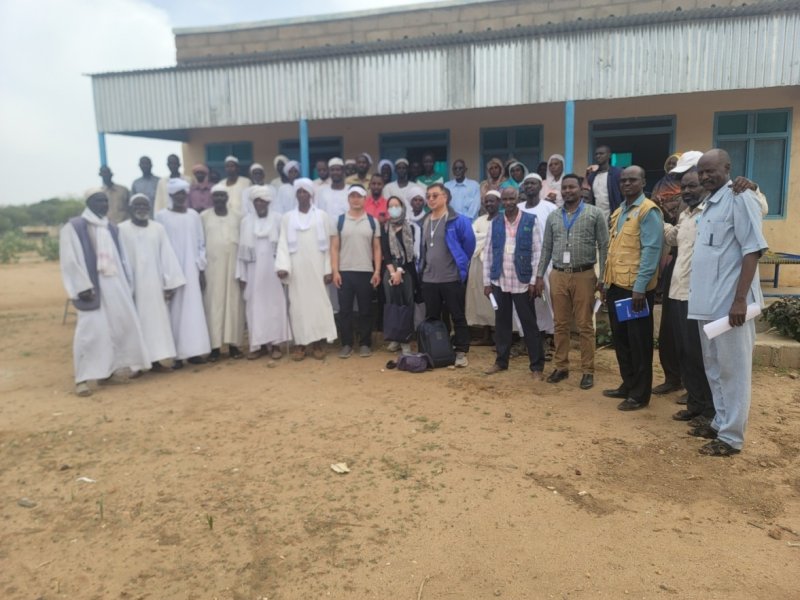 마을주민과 함께 기념 촬영 (출처=연합뉴스)