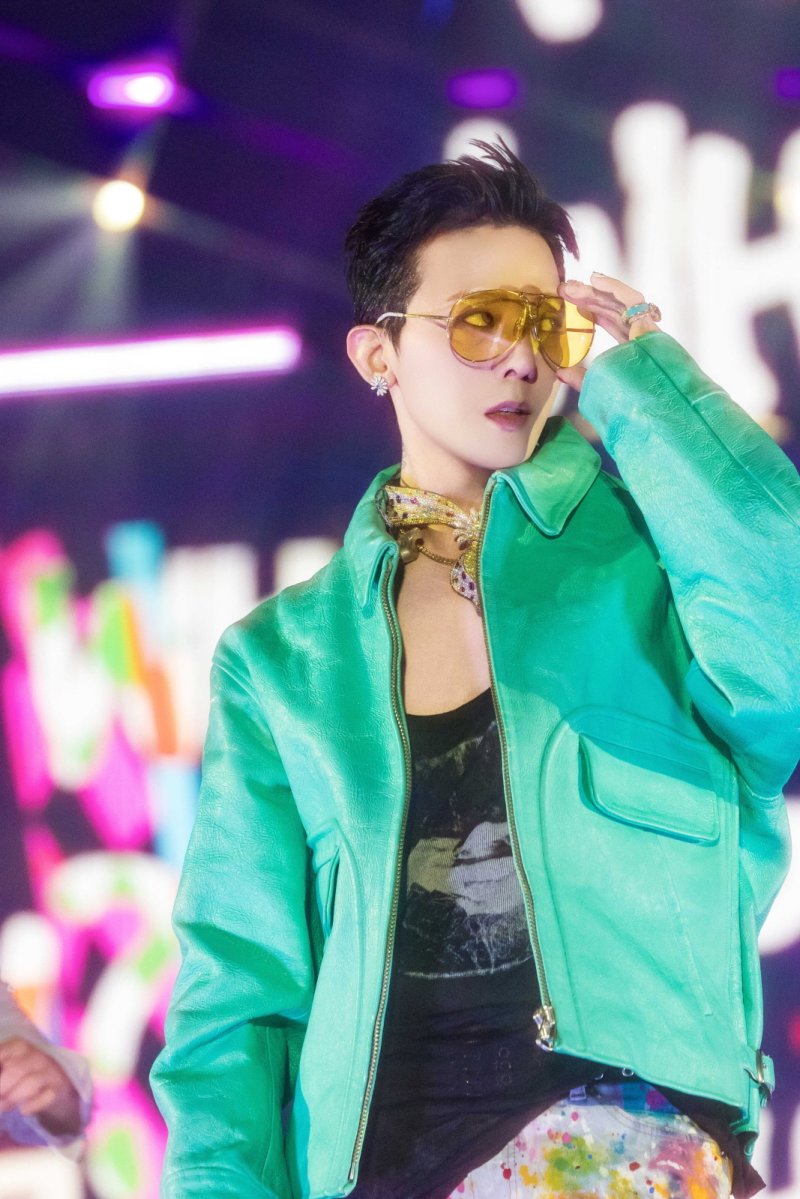 스트레이 키즈&middot;지드래곤, 프랑스 '노란 동전 모으기 자선 행사' 참석