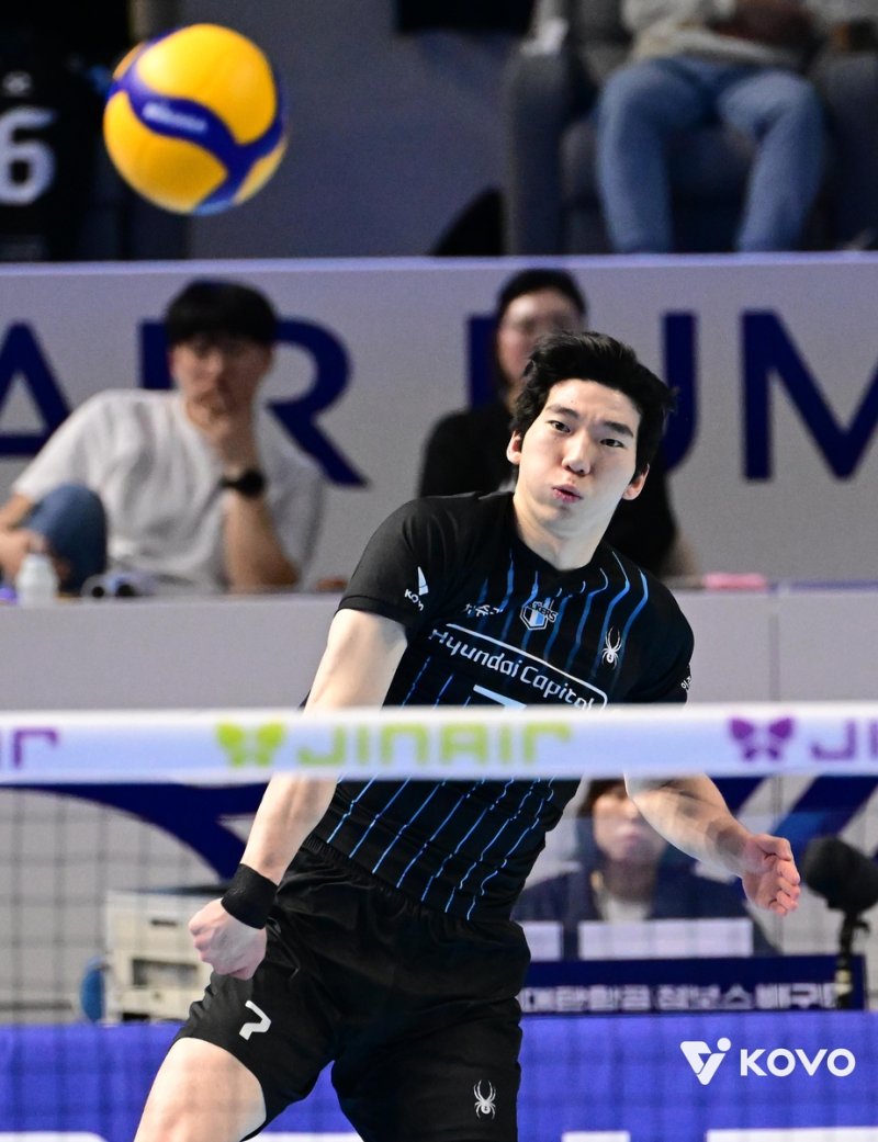 공격하는 현대캐피탈의 허수봉 (출처=연합뉴스)