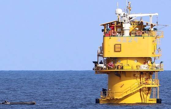 '선란 2호'에서 중국 측 관리 인원이 포착된 사진.(이병진 의원실 제공) ⓒ News1 한재준 기자