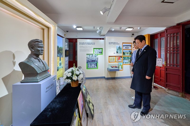 이재명 대통령 부부, 홍커우공원 방문 (출처=연합뉴스)