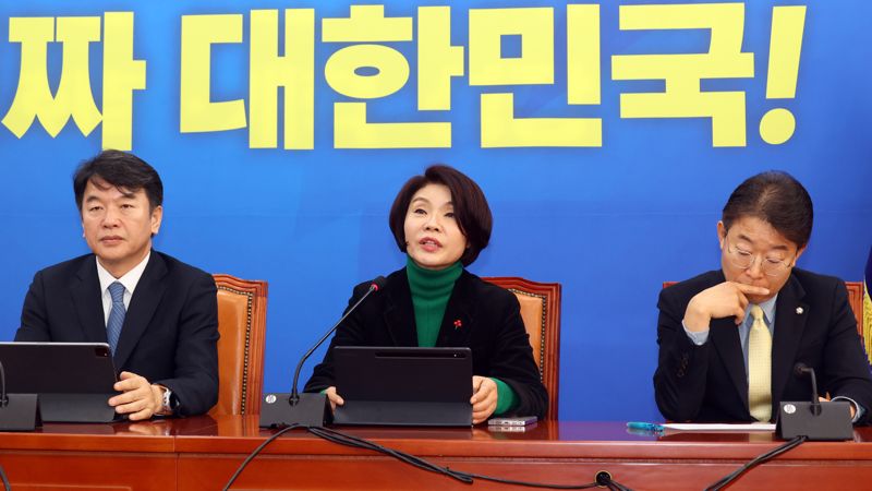 더불어민주당 한정애 정책위의장이 8일 서울 여의도 국회에서 열린 정책조정회의에서 발언하고 있다. 사진=서동일 기자