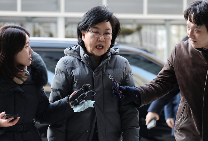 이혜훈 초대 기획예산처 장관 후보자가 8일 오전 서울 중구 예금보험공사에 마련된 인사청문회 준비 사무실로 출근하며 취재진의 질문에 답하고 있다. 2026.1.8/뉴스1 ⓒ News1 오대일 기자