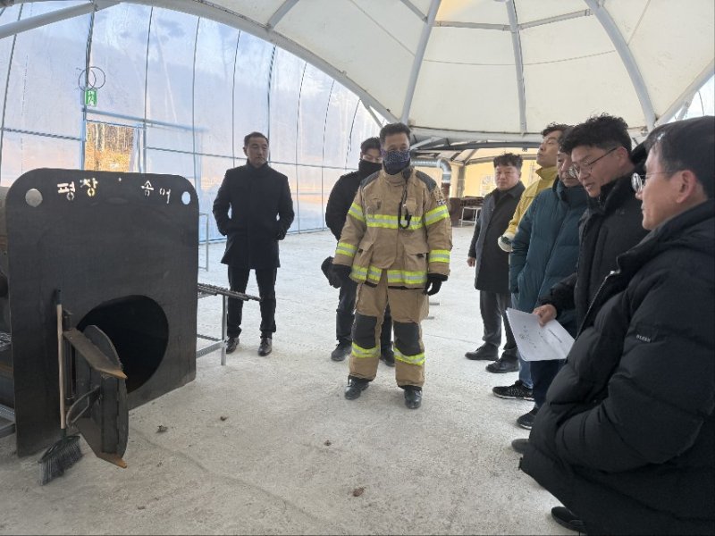 [평창=뉴시스] 평창송어축제장 개막을 앞두고 안전점검을 하고 있다. (사진=평창군 제공) 2026.01.08. photo@newsis.com *재판매 및 DB 금지