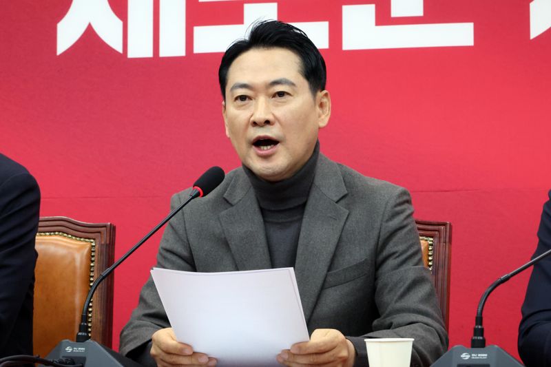 국민의힘 장동혁 대표가 8일 서울 여의도 국회에서 열린 최고위원회의에서 모두발언을 하고 있다. 사진=박범준 기자