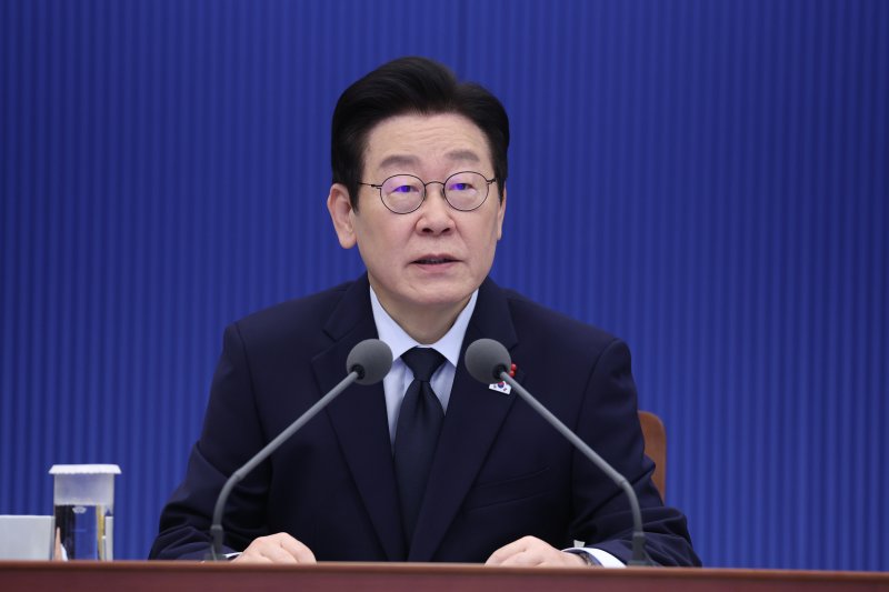 이재명 대통령이 8일 청와대에서 열린 수석보좌관회의에서 발언하고 있다. 청와대통신사진기자단