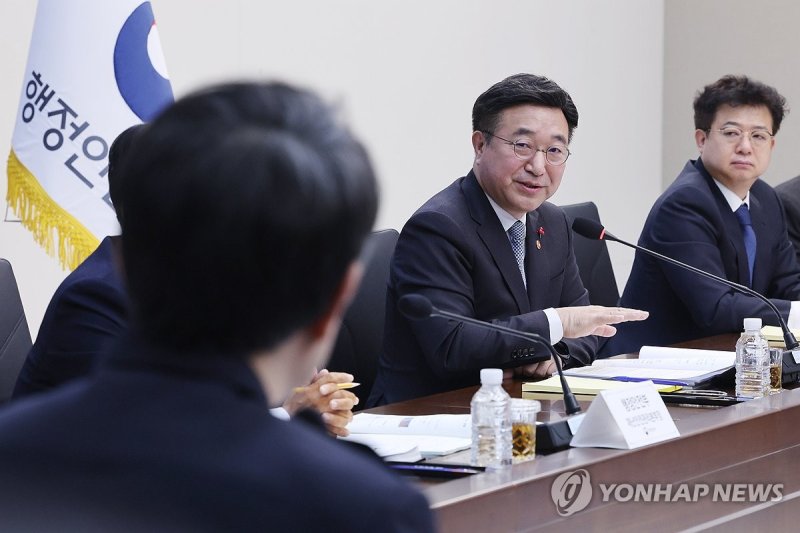 질문하는 윤호중 행안부 장관 (출처=연합뉴스)