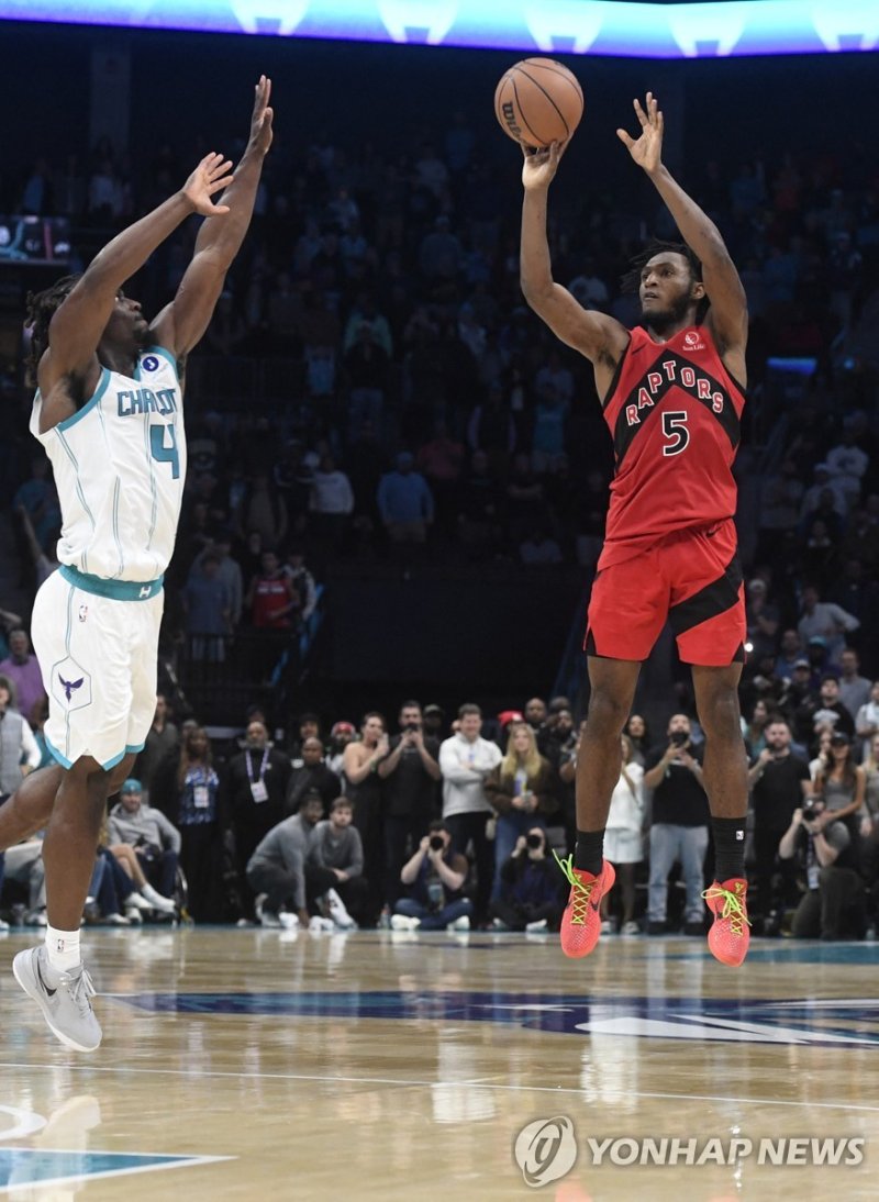 슛하는 이매뉴얼 퀴클리 (출처=연합뉴스)