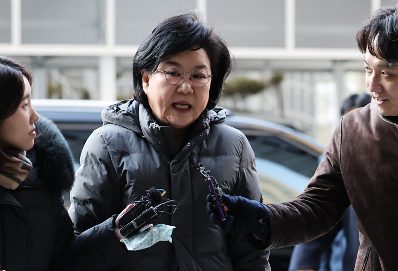 이혜훈 초대 기획예산처 장관 후보자가 8일 오전 서울 중구 예금보험공사에 마련된 인사청문회 준비 사무실로 출근하며 취재진의 질문에 답하고 있다. 2026.1.8/뉴스1 ⓒ News1 오대일 기자