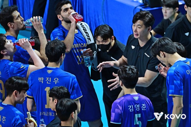 작전을 지시하는 박철우 감독대행 (출처=연합뉴스)