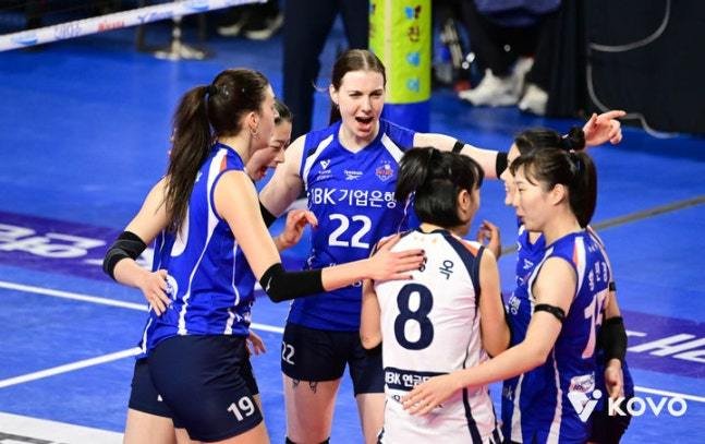 프로배구 여자부 IBK기업은행이 정관장을 꺾고 3연승을 달렸다.(KOVO 제공)