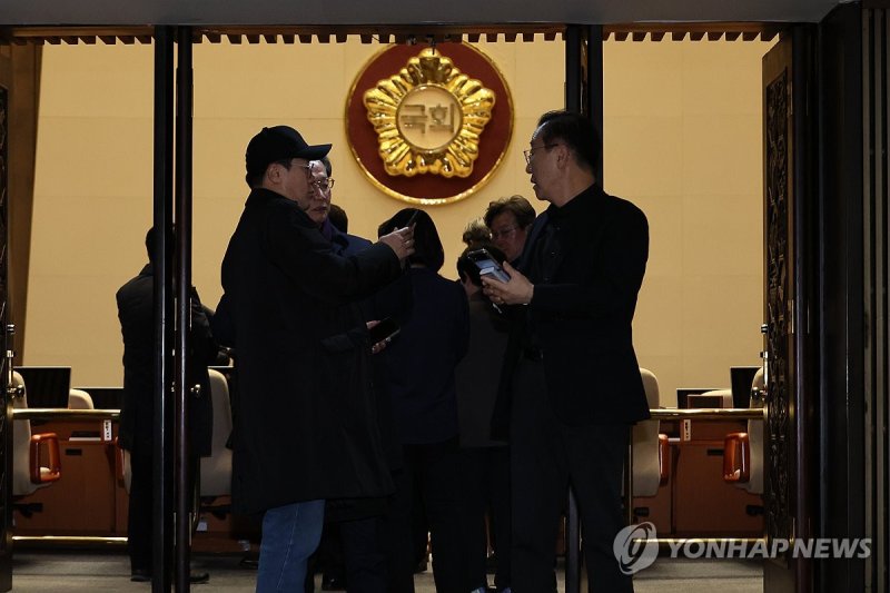 비상계엄...긴급 소집된 야당 의원들 (출처=연합뉴스)