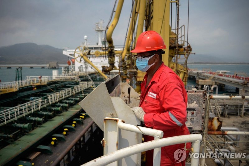 베네수엘라 국영 석유회사 PDVSA의 부두에 정박한 유조선 (출처=연합뉴스)