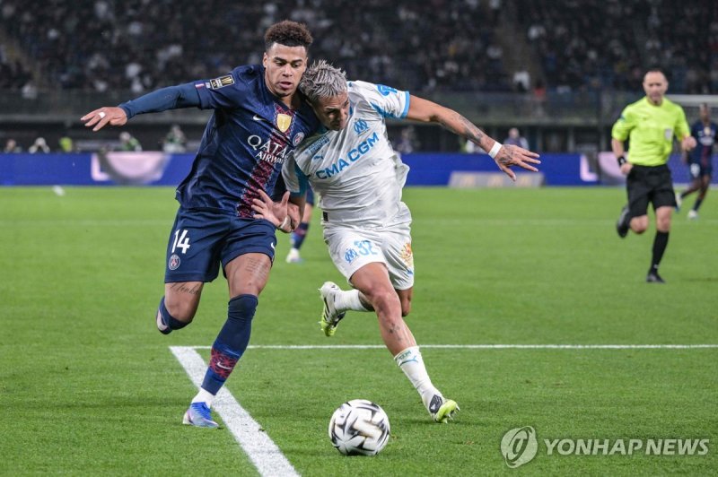 돌파하는 PSG 데지레 두에 (출처=연합뉴스)