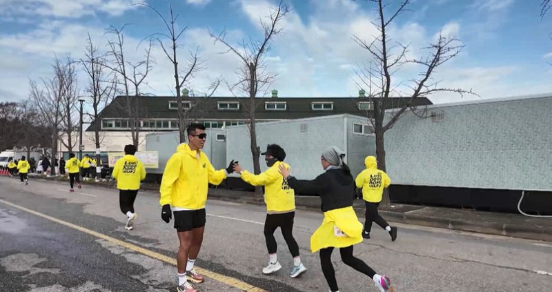 '작년 기부금만 55억' 션, 새해 26만 시민과 200억 걸음으로 20억 기부