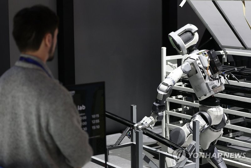 일하는 로봇 아틀라스 (출처=연합뉴스)