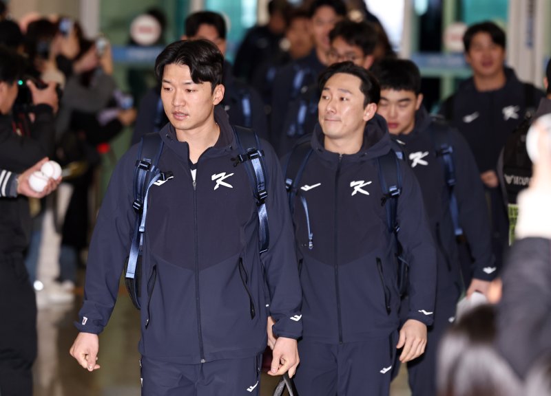 박해민, 신민재를 비롯한 야구 국가대표팀 선수들이 9일 오전 인천국제공항 제1여객터미널에서 월드베이스볼클래식(WBC) 대비 1차 전지훈련을 위해 사이판으로 출국하고 있다. 2026.1.9/뉴스1 ⓒ News1 구윤성 기자