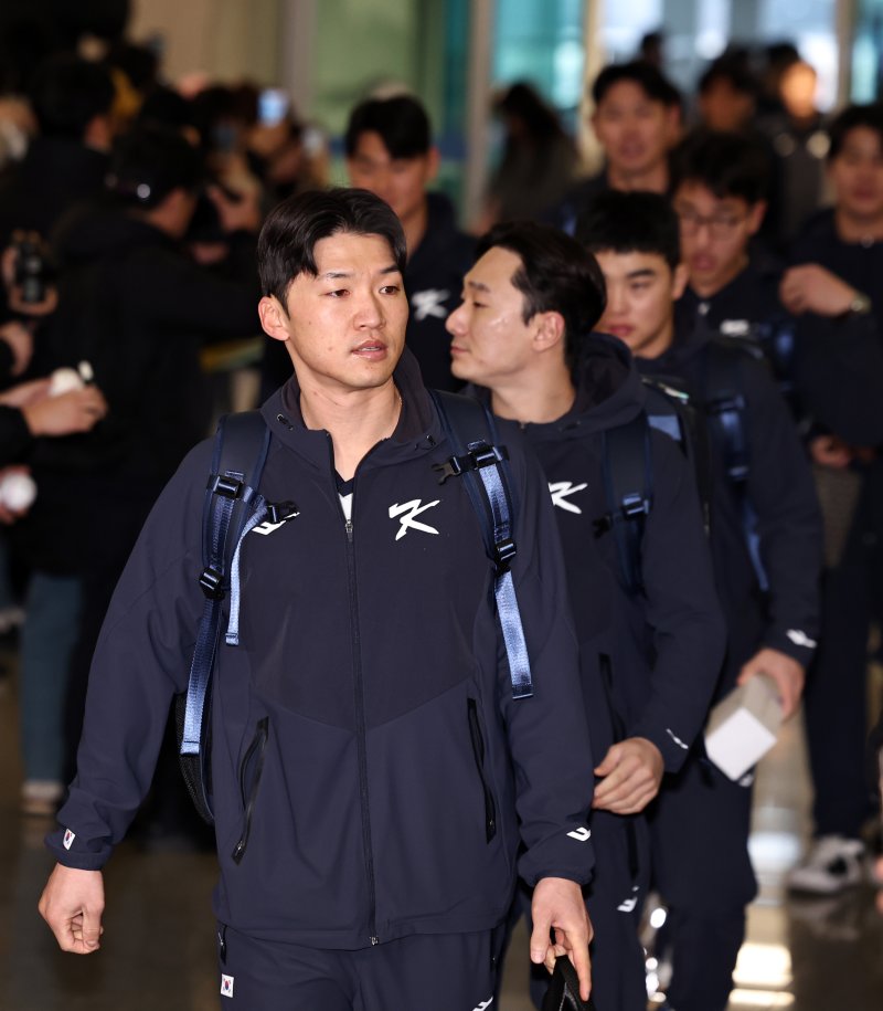 박해민, 신민재를 비롯한 야구 국가대표팀 선수들이 9일 오전 인천국제공항 제1여객터미널에서 월드베이스볼클래식(WBC) 대비 1차 전지훈련을 위해 사이판으로 출국하고 있다. 2026.1.9/뉴스1 ⓒ News1 구윤성 기자